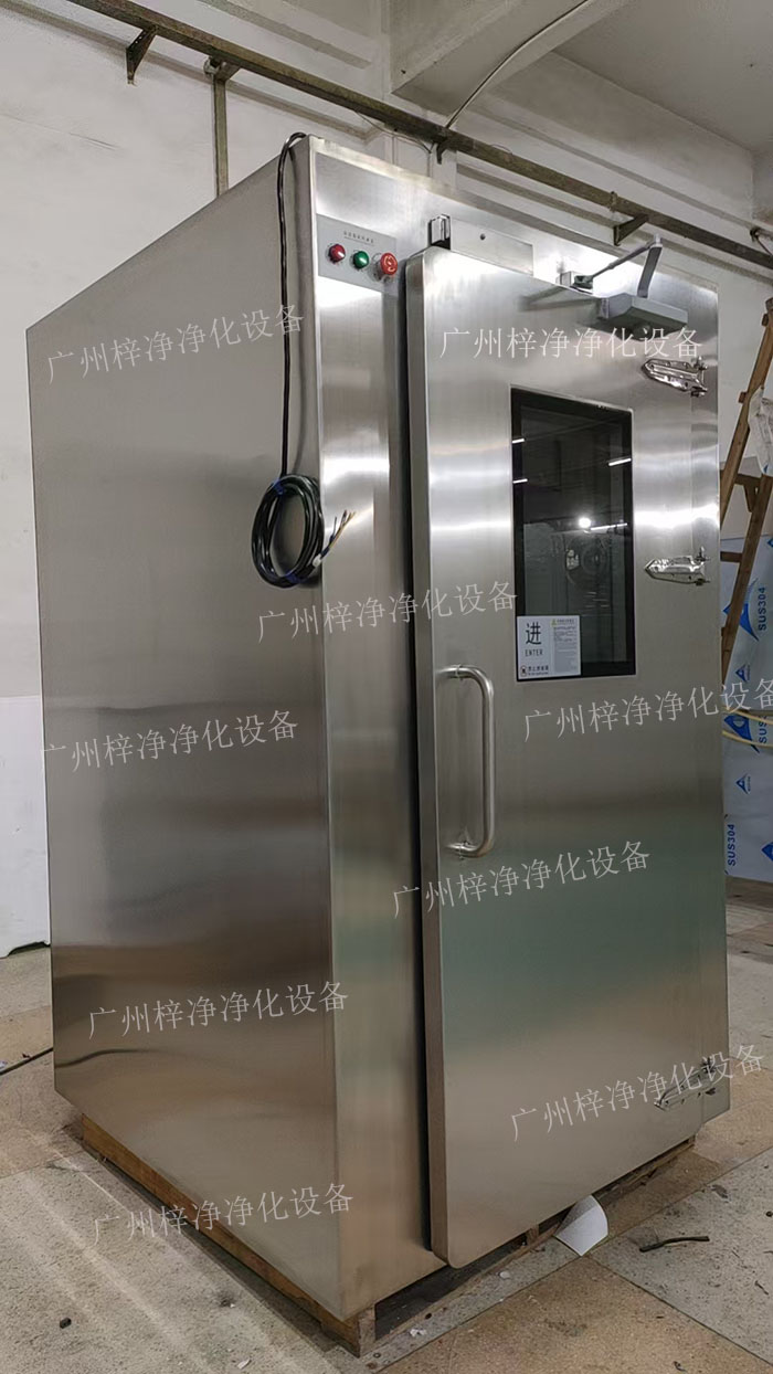高端滿(mǎn)焊接風(fēng)淋室產(chǎn)品外觀(guān)